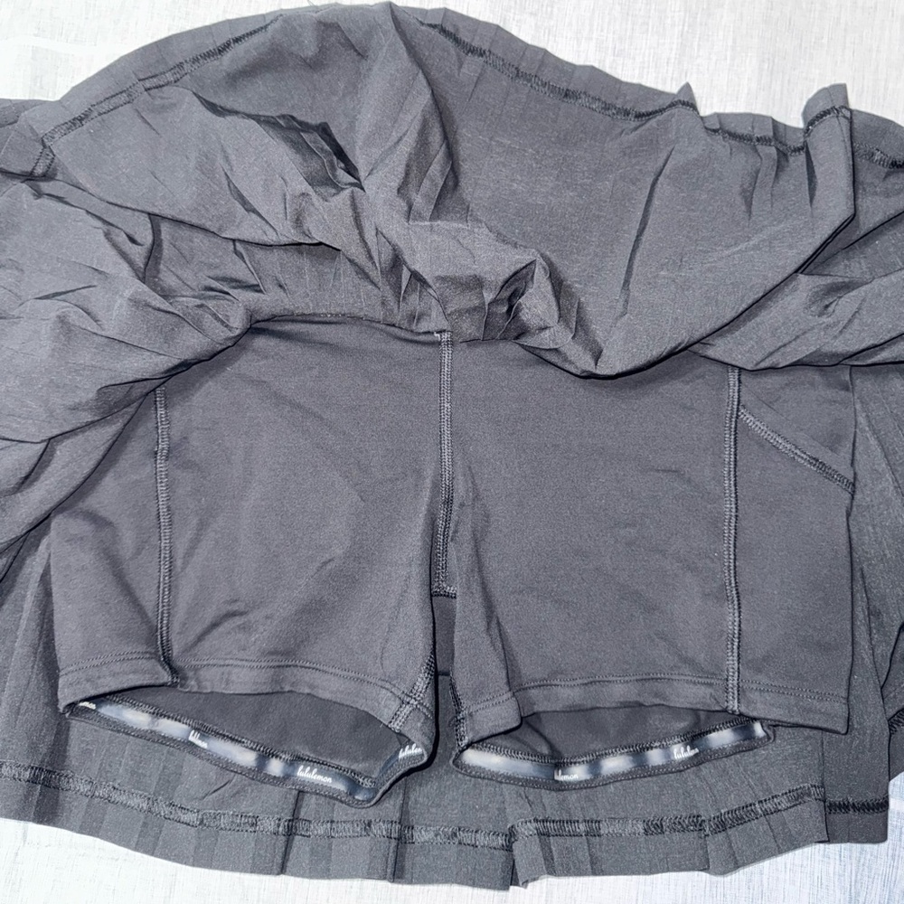 Lululemon Womens SZ 6 Pleat To Street Black Pleated Mini Skirt Skort II - Picture 9 of 9